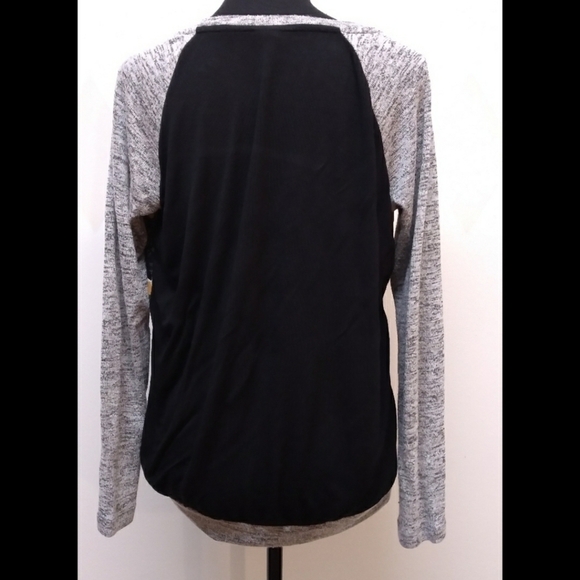 Kut from the Kloth floral and heathered gray top - Picture 2 of 8